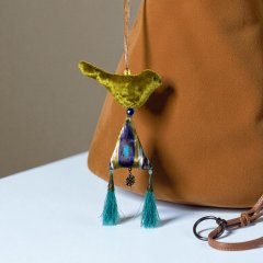 Брелок-птичка цвета оливки (ручная работа)