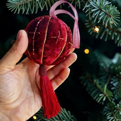 Новогодний шар Рубиновый шик (ручная работа)