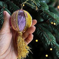 Новогодний шар из бахмаля с золотой кисточкой  (ручная работа)